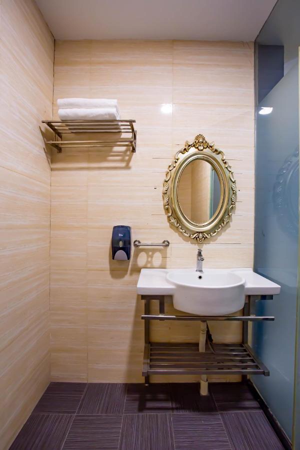 Beez Hotel Куала Лумпур Екстериор снимка