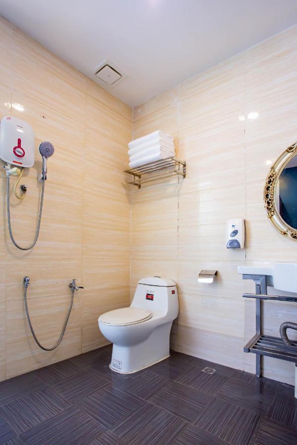 Beez Hotel Куала Лумпур Екстериор снимка